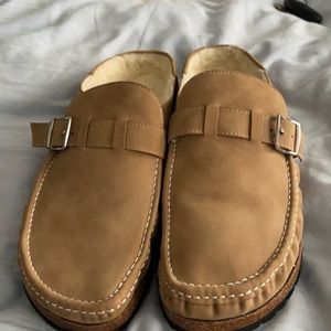 Nicole Miller brown slippers